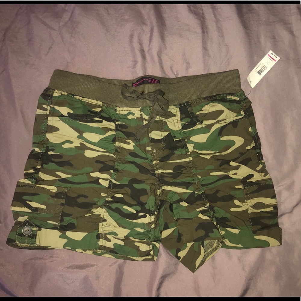 No Boundaries cargo shorts